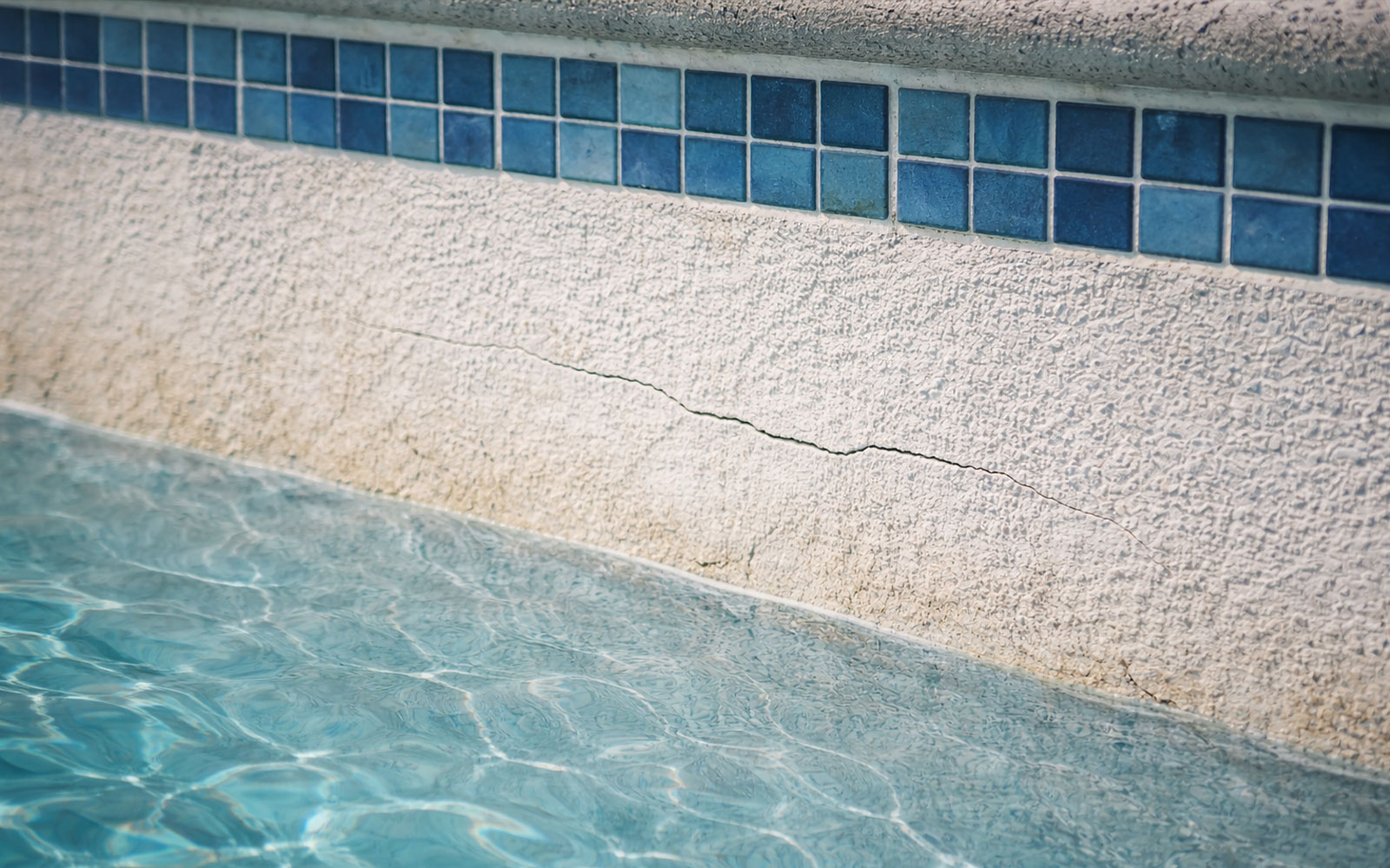 رک مویی استخر چیست و چه زمانی خطرناک میشود؟